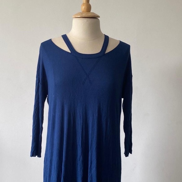 stunning Aïko royal blue dress shirt size medium worn once - Picture 3 of 6